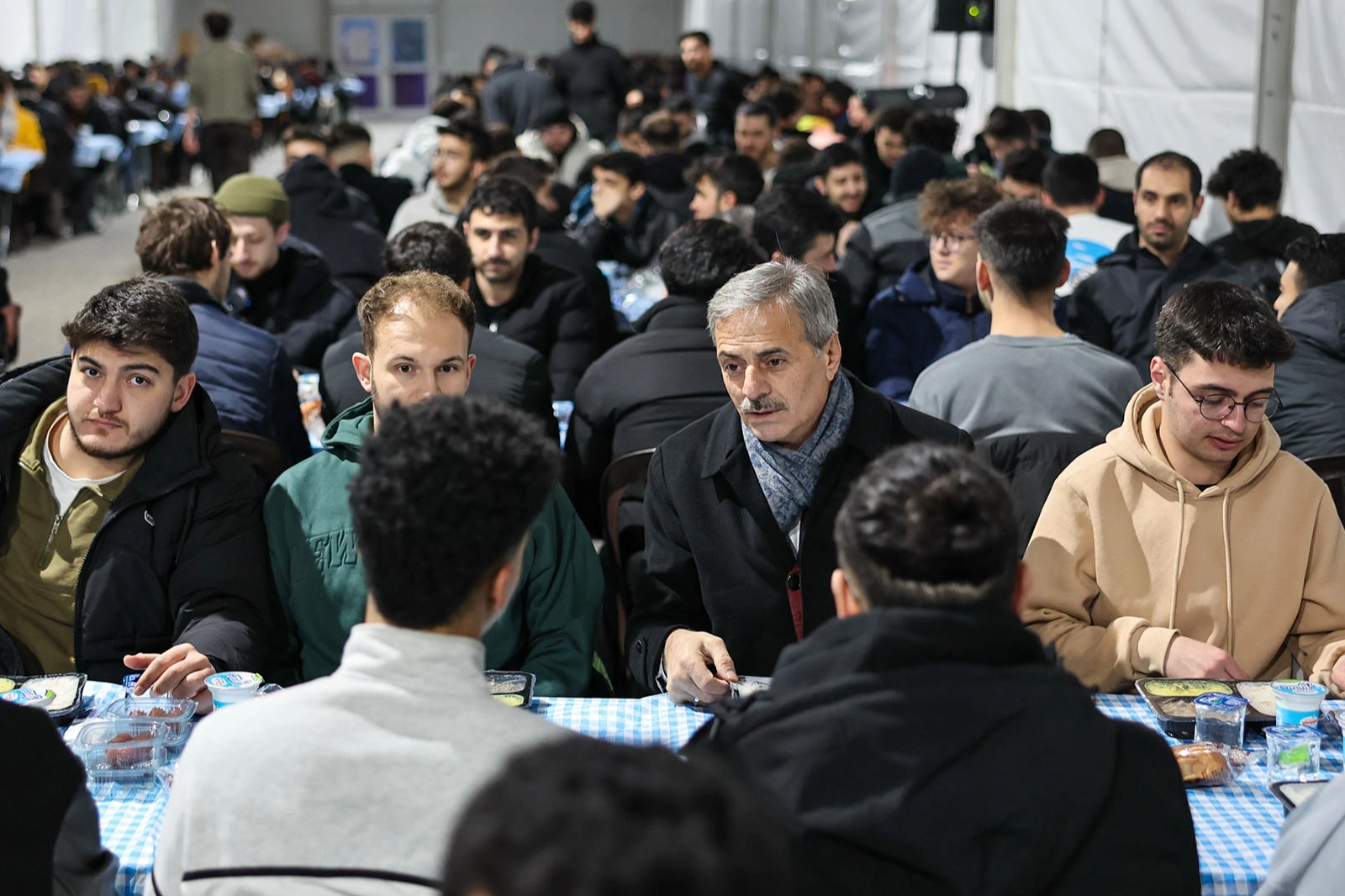 Sakarya'da Başkan Alemdar, gençlerle bir araya geldi
