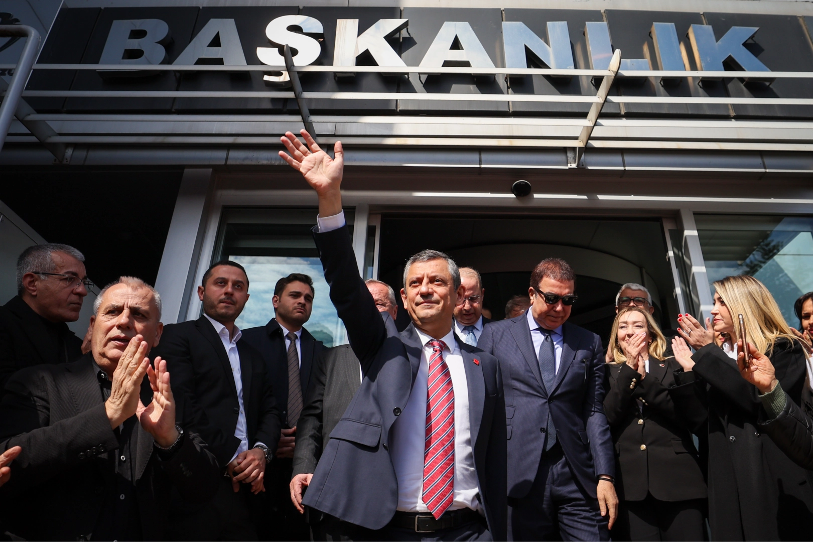Özgür Özel'den Beylikdüzü Belediyesi'ne ziyaret