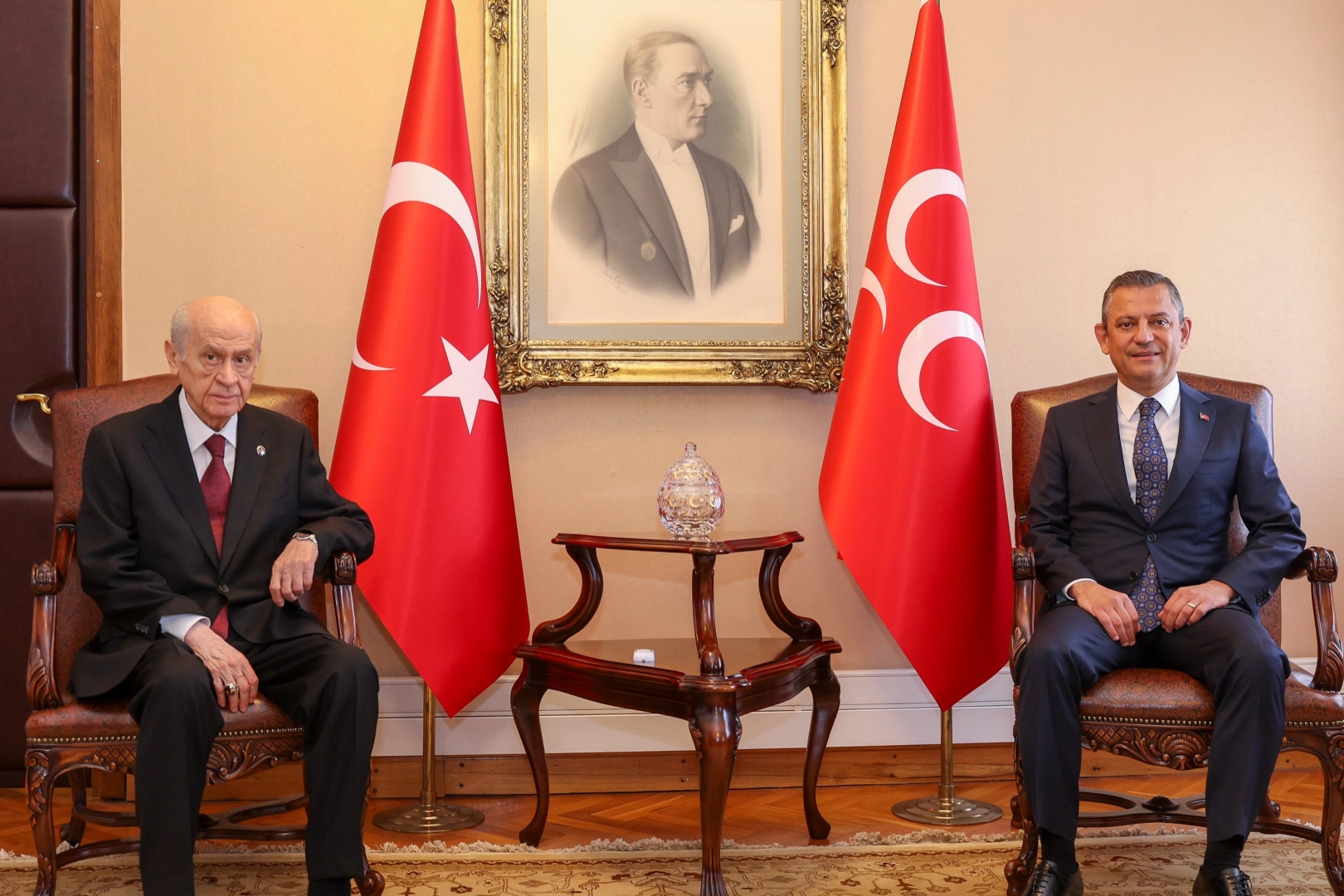 Bahçeli'den 'Özel' uyarı: Otur partinde!