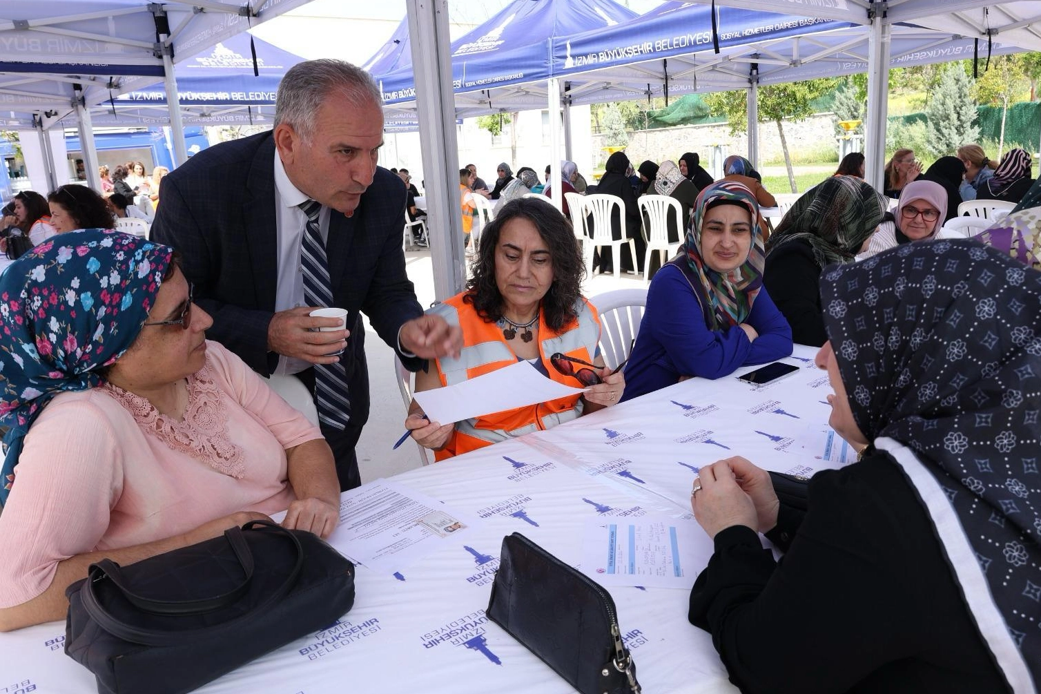 İzmir'de kadınlar arası dayanışma güçleniyor
