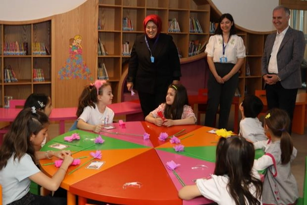 Bursa İnegöllü miniklerden annelerine sürpriz