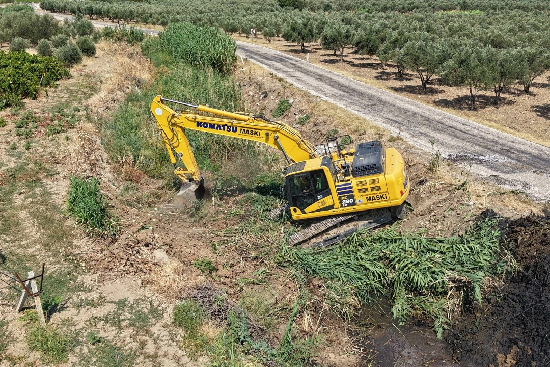 Manisa Gümülceli'de olası taşkınlara karşı temizlik