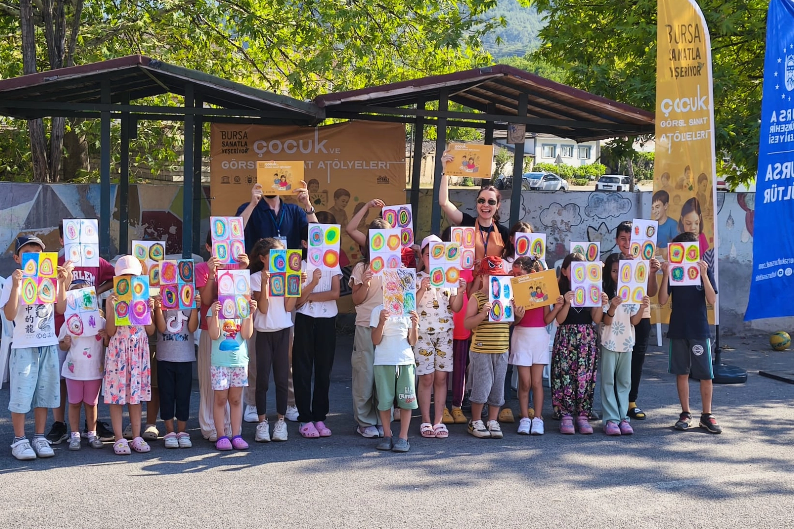 Bursa'da 'Gezici Sanat' çocuklarla buluştu