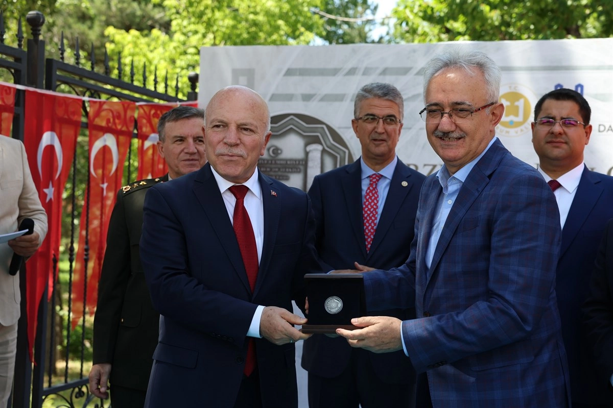 Erzurum Ulu Camii Hatıra Parası” tanıtıldı