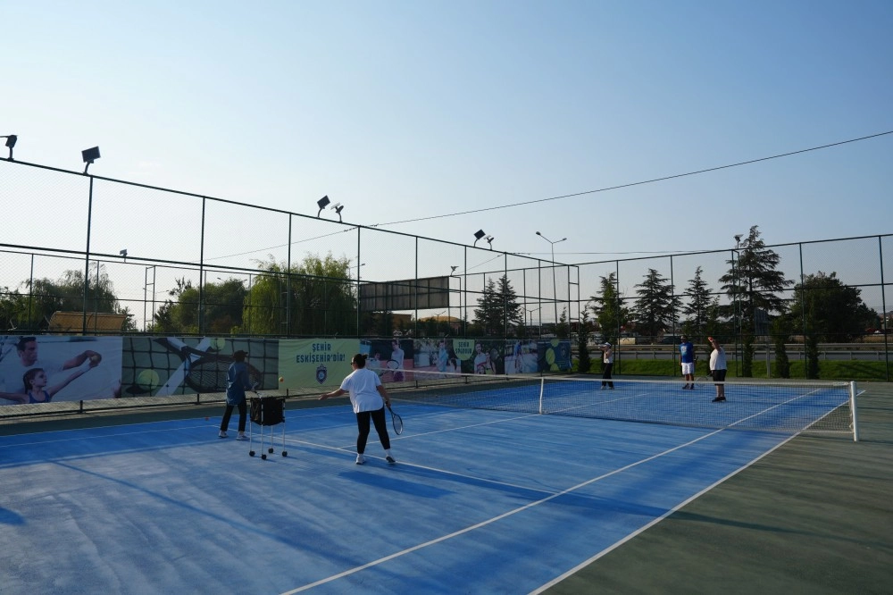 Eskişehir’de yetişkinler için tenis kayıtları başlıyor