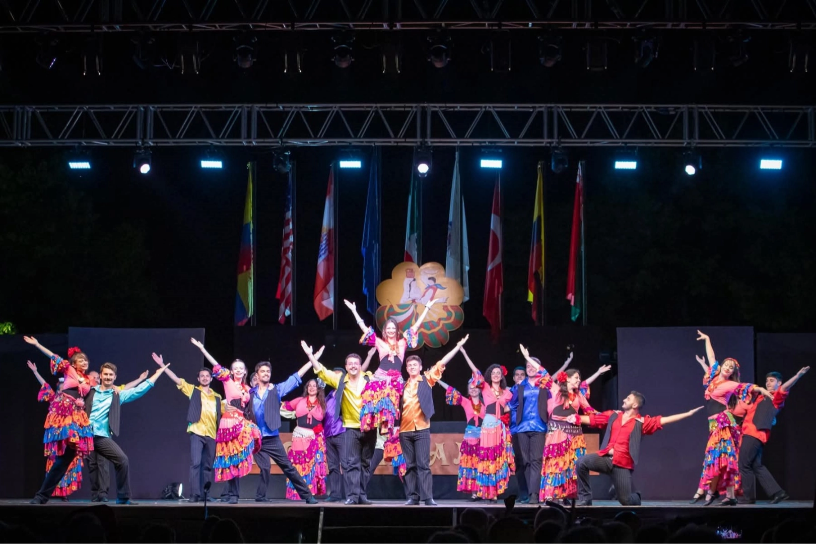 Bursa Nilüfer Halk Dansları İtalya'dan ödülle döndü