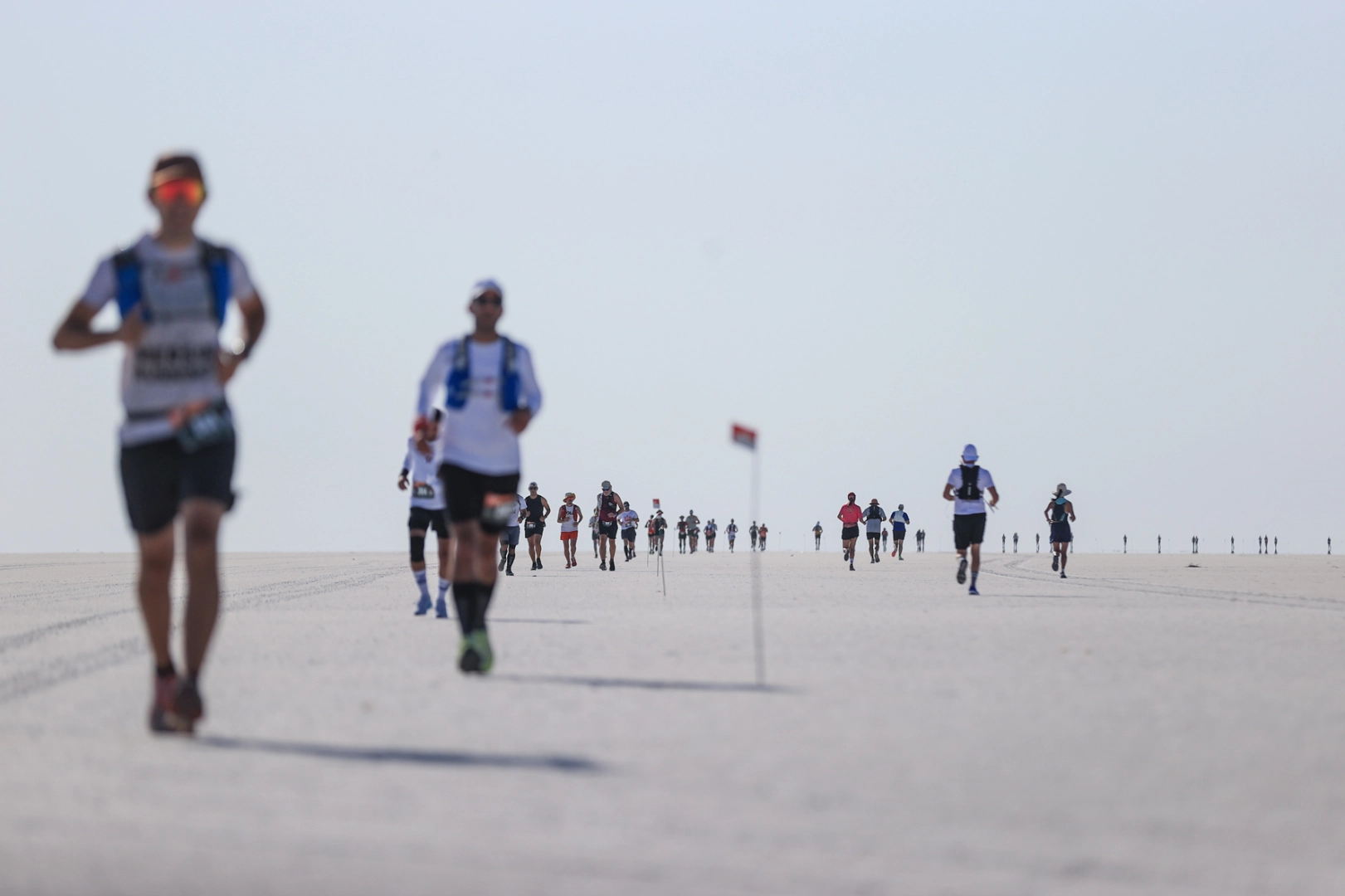 Tuz Gölü'nün sonsuz beyazlığında koştular!